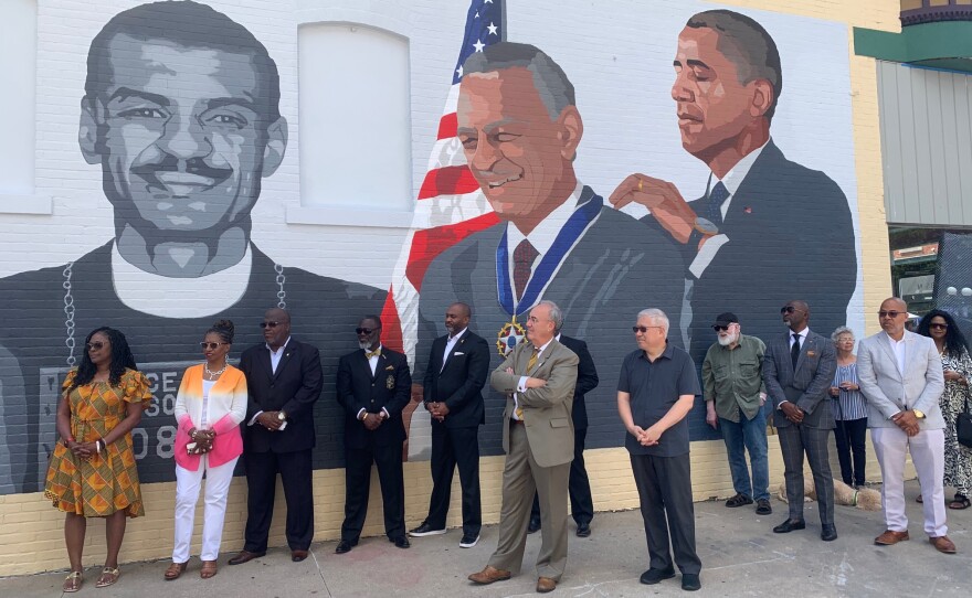 Macomb unveils mural celebrating life and work of C.T. Vivian - IPM ...
