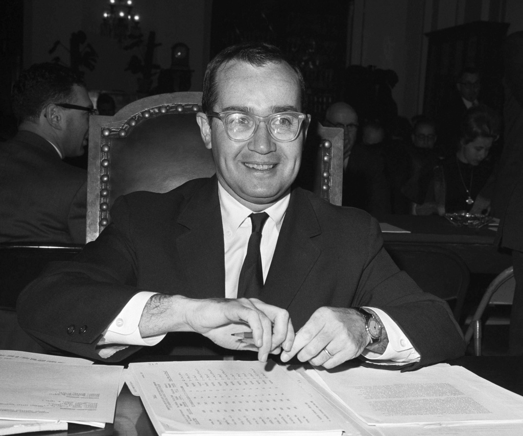 Newton Minow, ex-FCC chief who dubbed TV 'wasteland,' dies - Vimarsana News