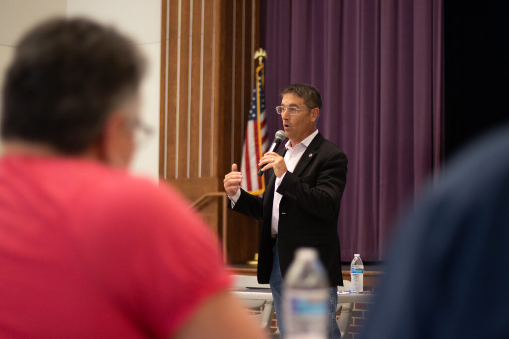 Braver Angels hosts bipartisan talk between politicians and constituents in Rantoul - Vimarsana News